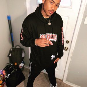 Meet your Posher, Troy